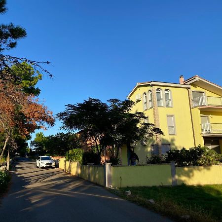 Villa Mena Vir Eksteriør bilde