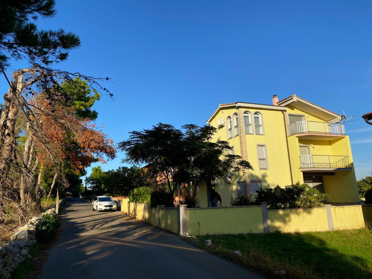 Villa Mena Vir Eksteriør bilde
