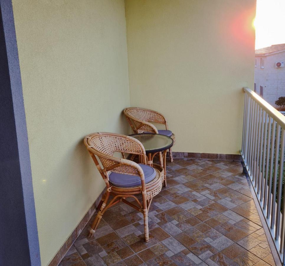 Villa Mena Vir Eksteriør bilde